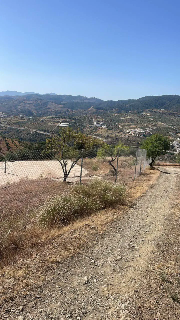 Plot with Building License, Tolox, 7,000 m² photo 1