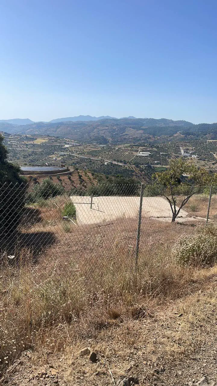 Plot with Building License, Tolox, 7,000 m² photo 2