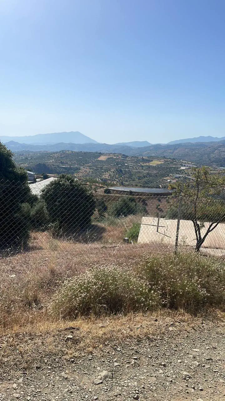 Plot with Building License, Tolox, 7,000 m² photo 3